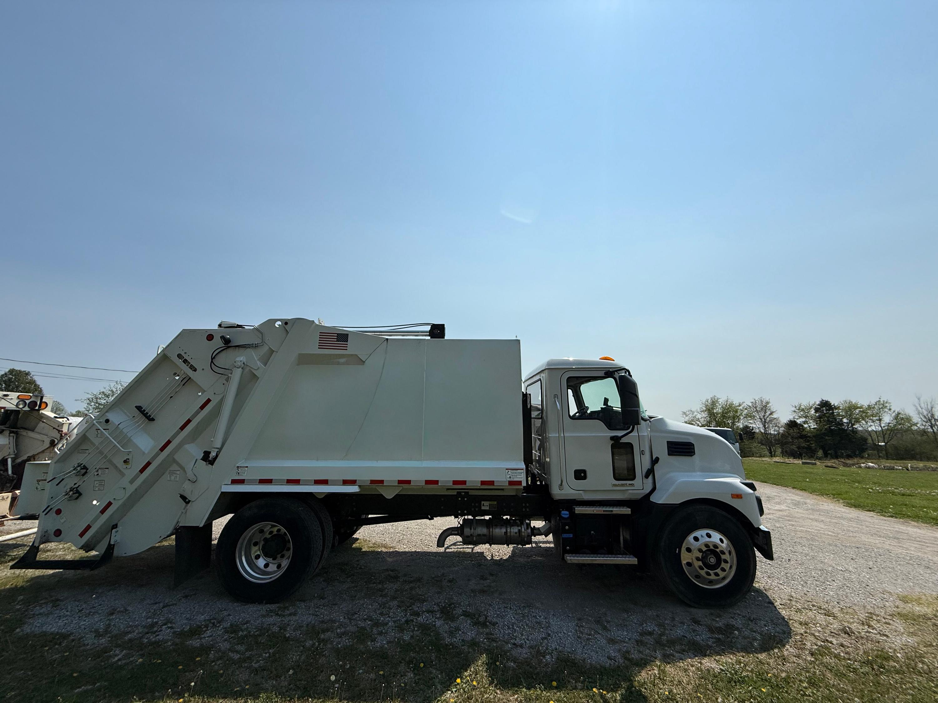 2023 Mack Pac-Mac Rear Loader - image 6