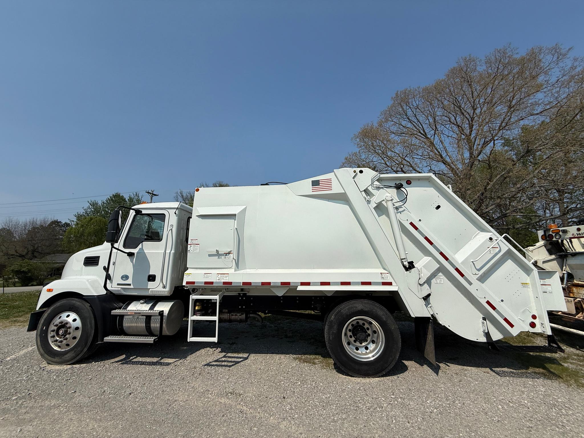 2023 Mack Pac-Mac Rear Loader - image 2