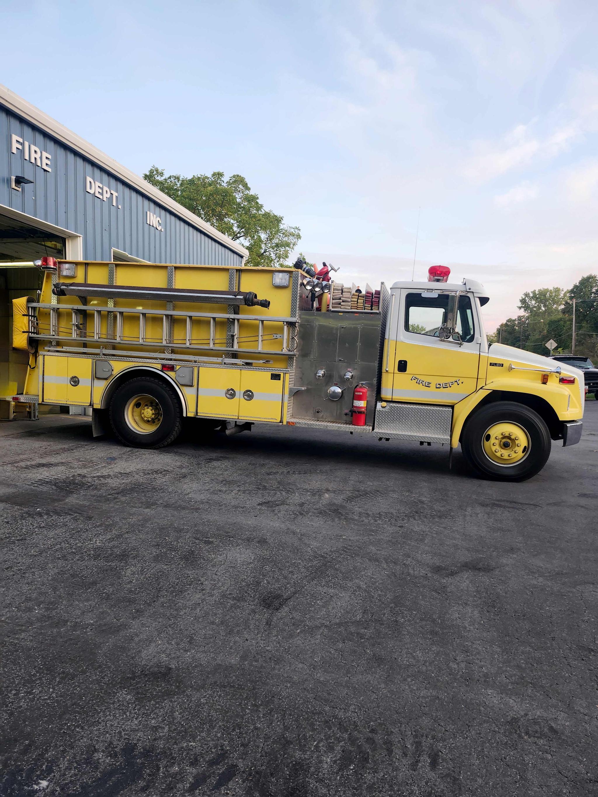 1997 4 Guys Freightliner Pumper - image 4