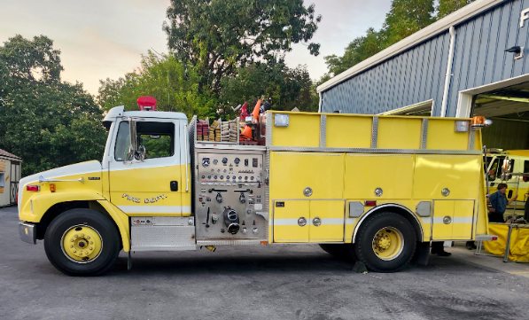 1997 4 Guys Freightliner Pumper - image 2