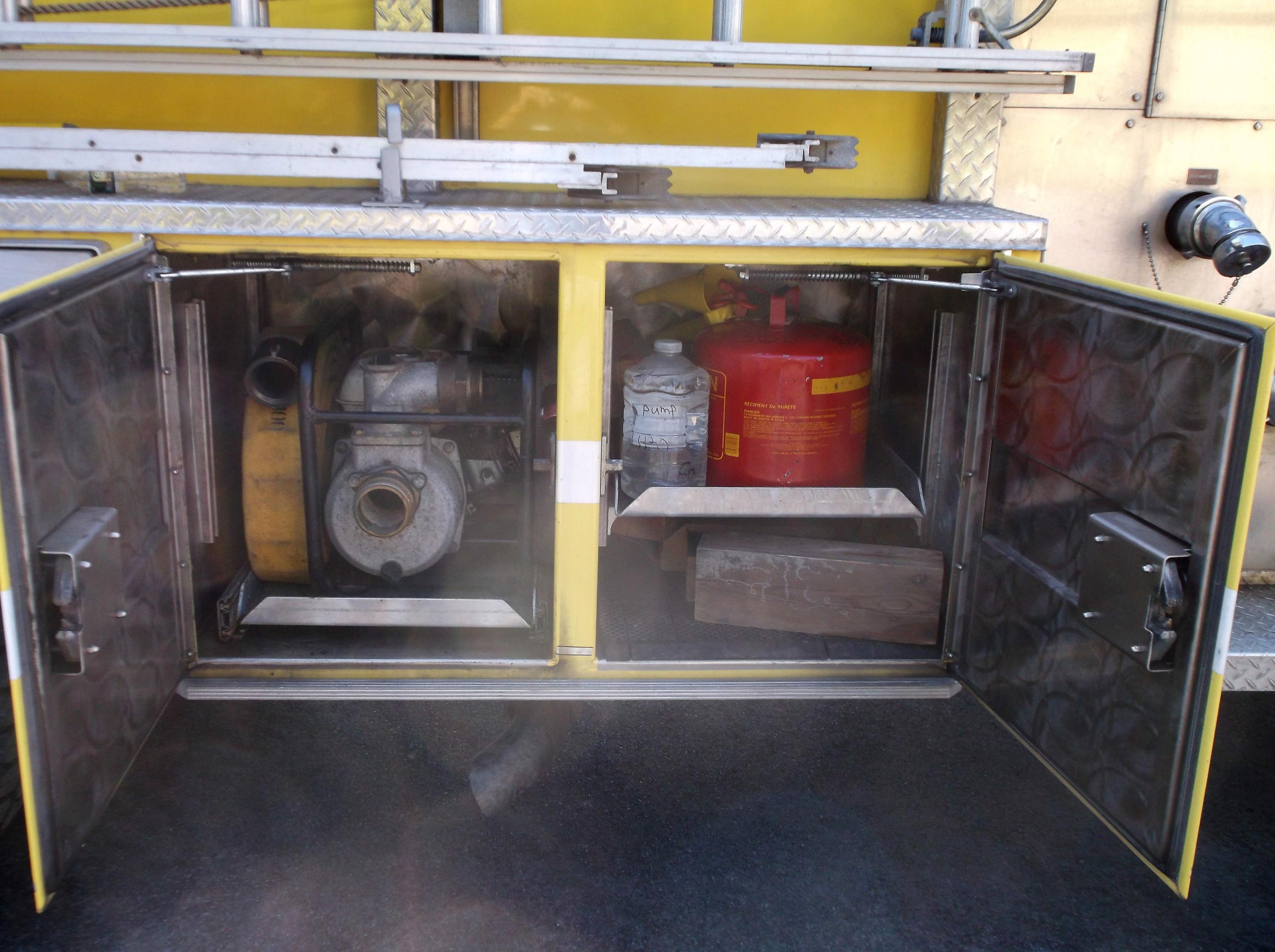 1997 4 Guys Freightliner Pumper - image 8