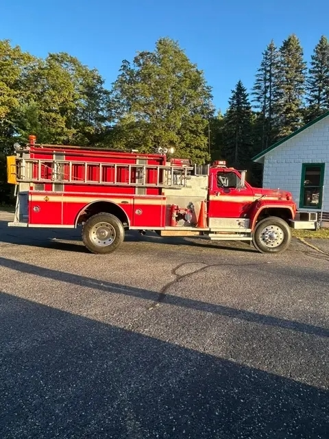 1986 E-One Ford Pumper - image 2