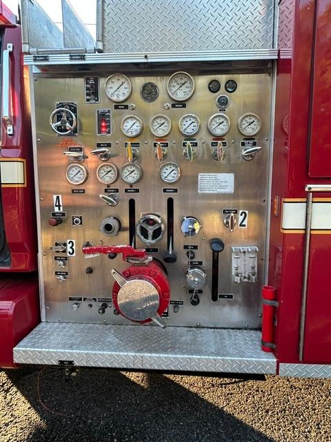 1986 E-One Ford Pumper - image 6