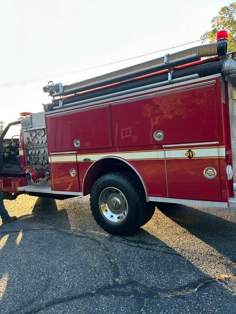 1986 E-One Ford Pumper - image 3