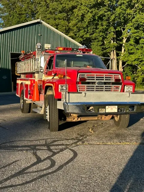 1986 E-One Ford Pumper - image 1