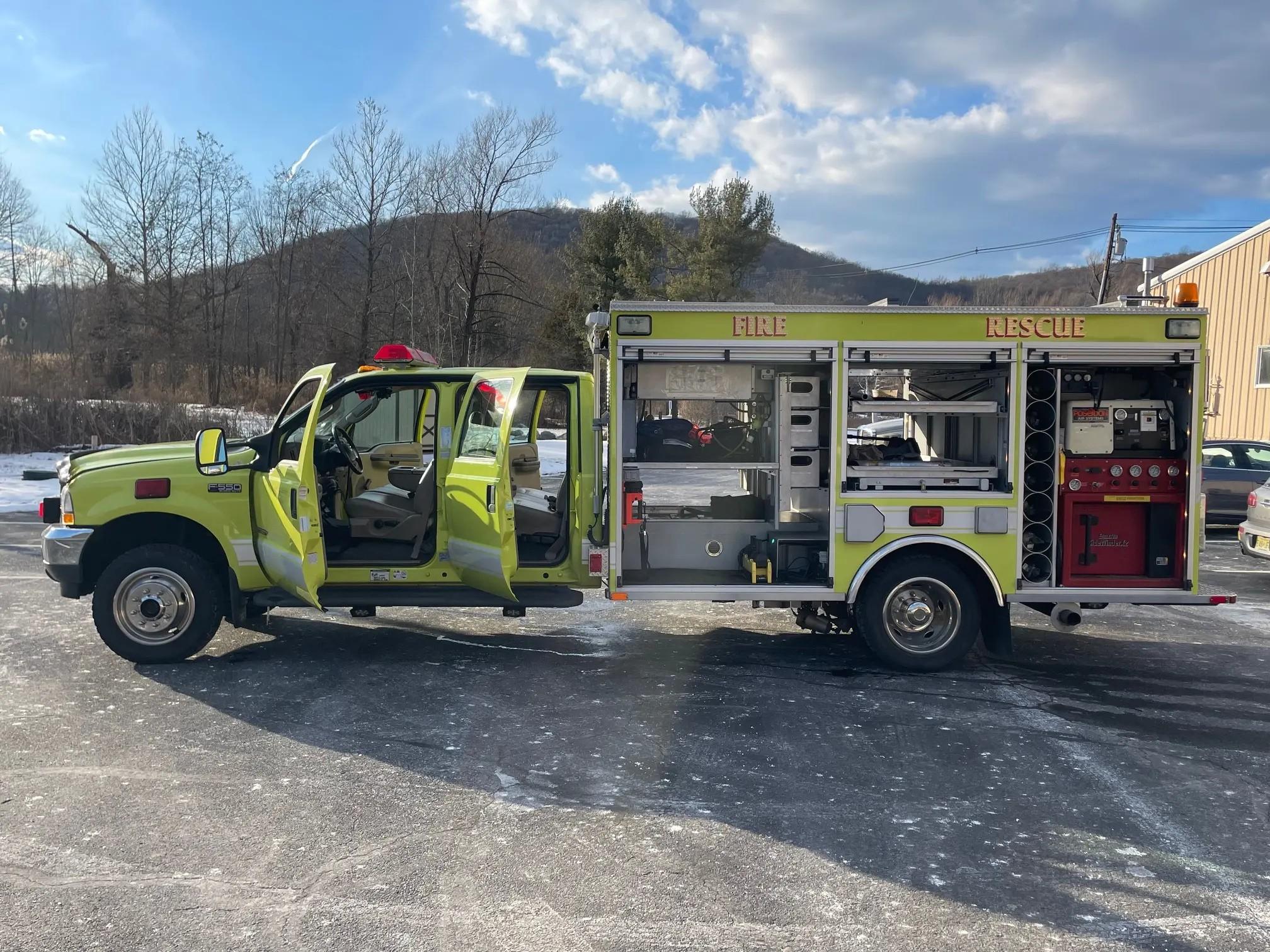 2003 Ford 550 4x4 Rescue truck - image 1