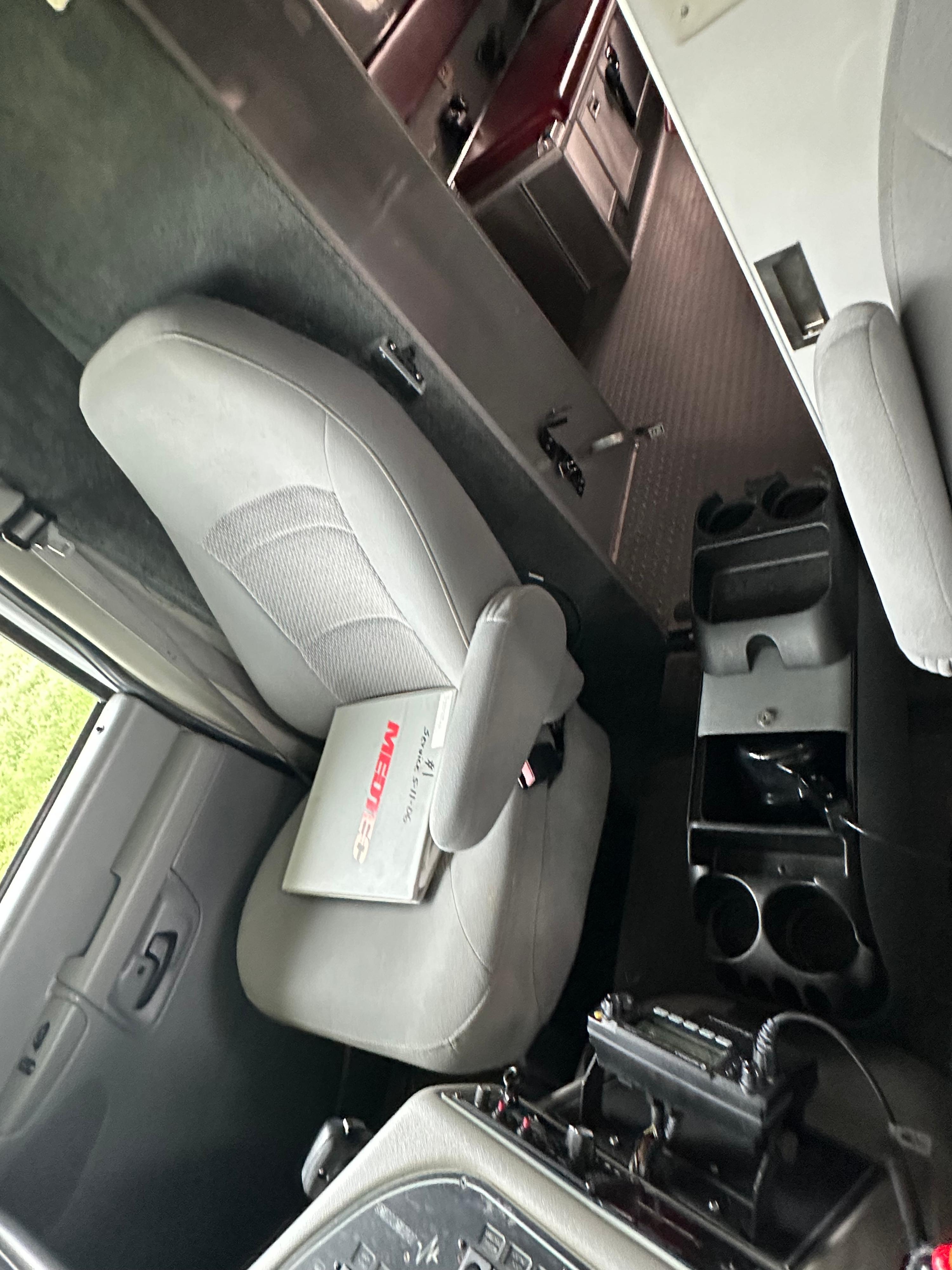 2006 MedTec Ford Type III Ambulance - image 8