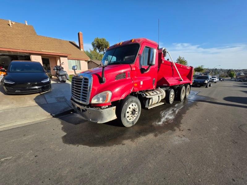 2014 Freightliner Cascadia Dump Truck - image 1