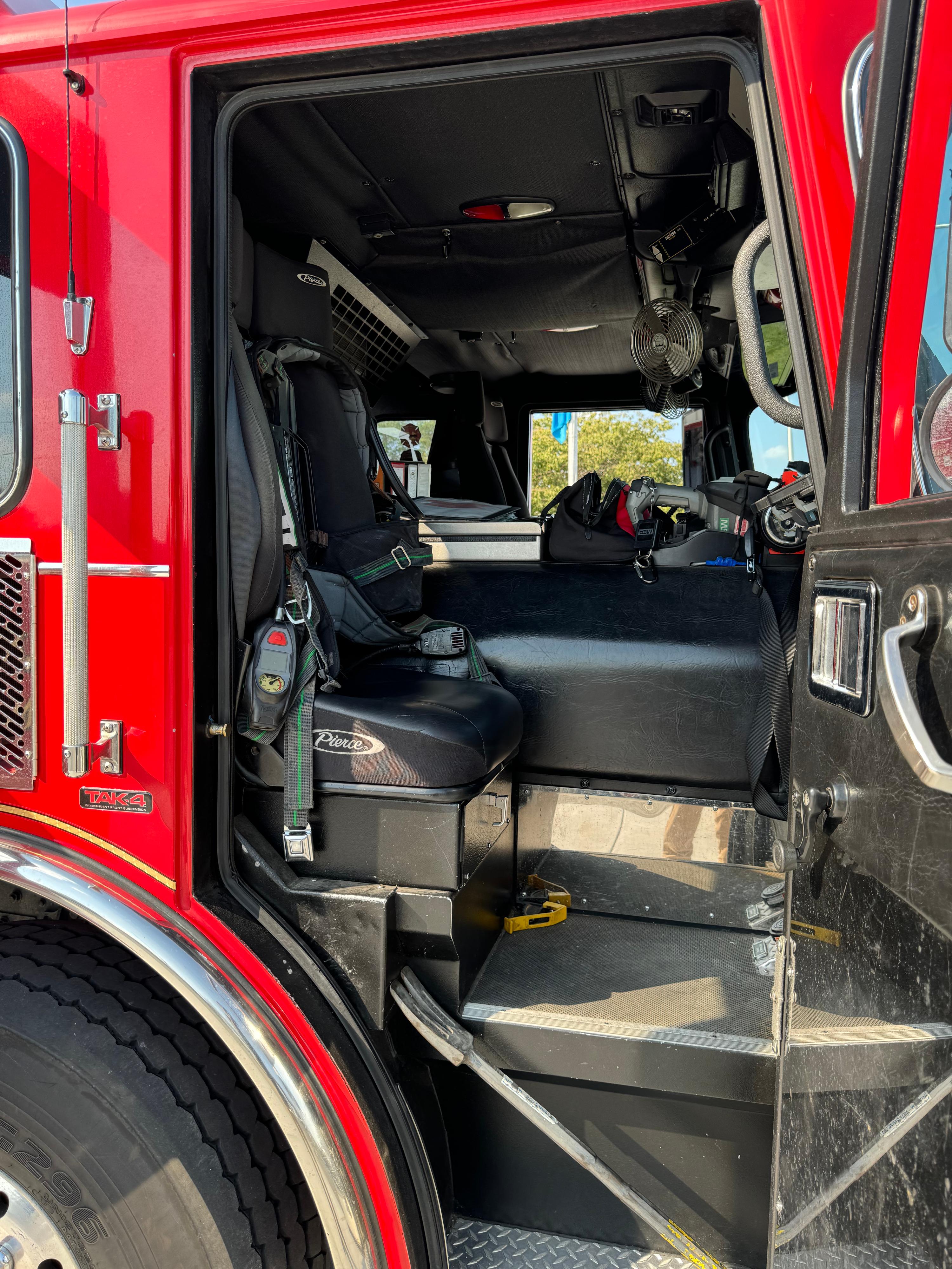 2004 Pierce Dash Rescue Engine - image 14