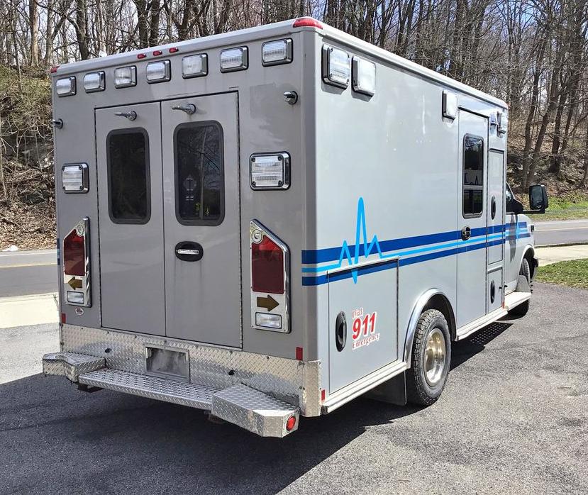 2013 Chevy Wheeled Coach Ambulance in Excellent Condition Type III - image 3