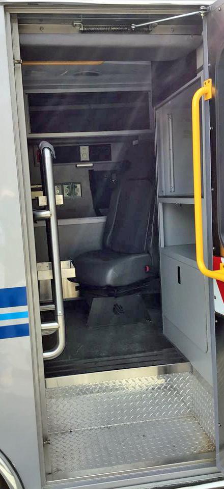2013 Chevy Wheeled Coach Ambulance in Excellent Condition Type III - image 9