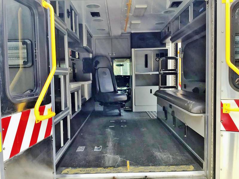 2013 Chevy Wheeled Coach Ambulance in Excellent Condition Type III - image 10