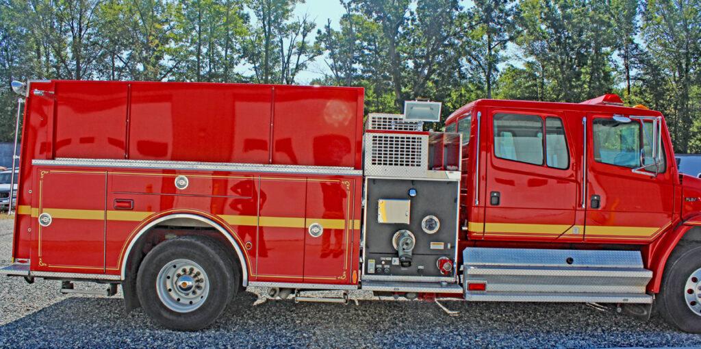 1998 Freightliner / Pierce Aluminum Pumper with a 1500 Gallon Tank - image 2