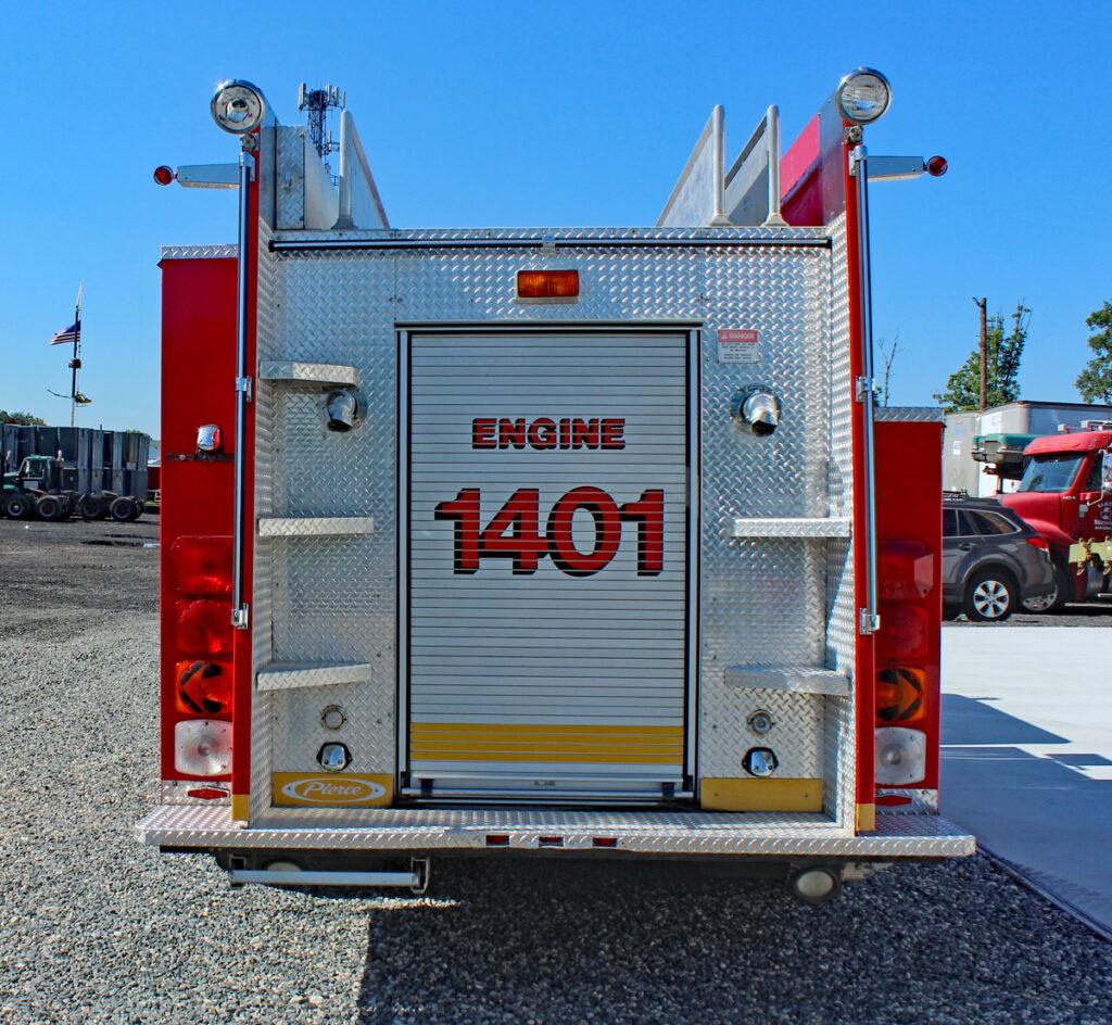 1998 Freightliner / Pierce Aluminum Pumper with a 1500 Gallon Tank - image 4