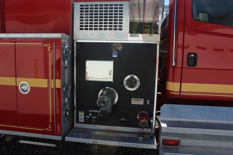 1998 Freightliner / Pierce Aluminum Pumper with a 1500 Gallon Tank - image 5