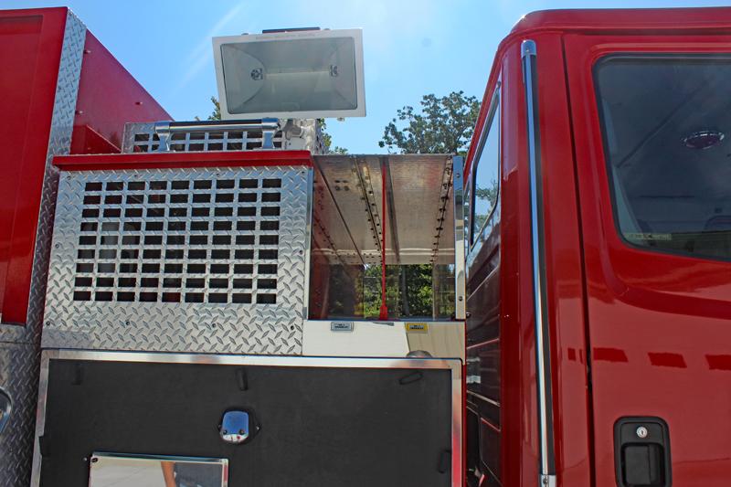 1998 Freightliner / Pierce Aluminum Pumper with a 1500 Gallon Tank - image 6