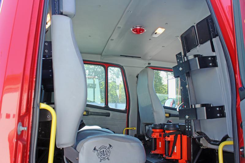 1998 Freightliner / Pierce Aluminum Pumper with a 1500 Gallon Tank - image 7