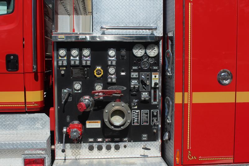 1998 Freightliner / Pierce Aluminum Pumper with a 1500 Gallon Tank - image 10