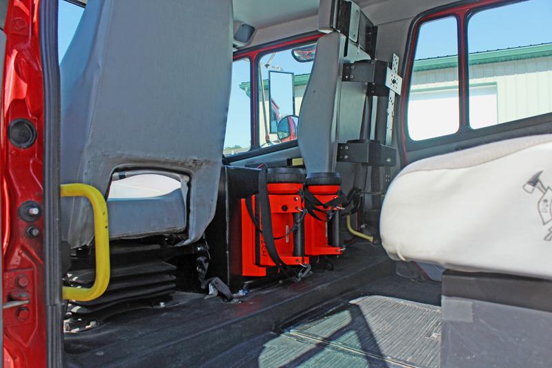 1998 Freightliner / Pierce Aluminum Pumper with a 1500 Gallon Tank - image 13