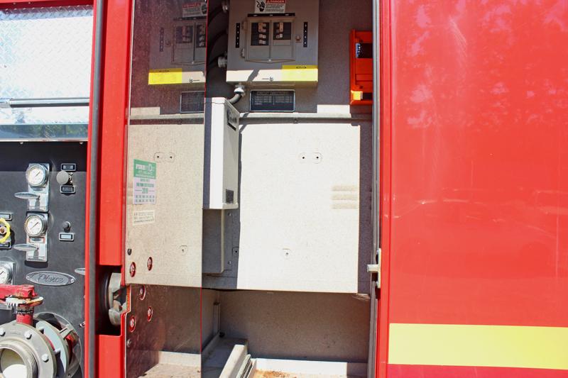 1998 Freightliner / Pierce Aluminum Pumper with a 1500 Gallon Tank - image 14