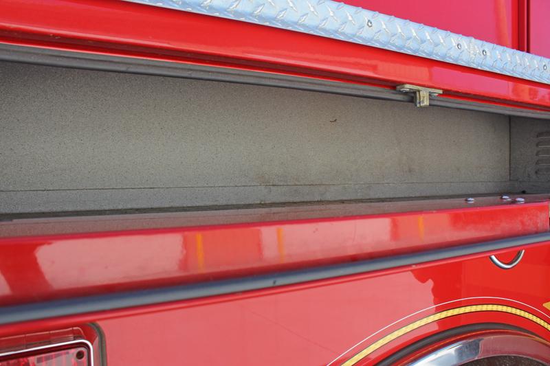 1998 Freightliner / Pierce Aluminum Pumper with a 1500 Gallon Tank - image 17