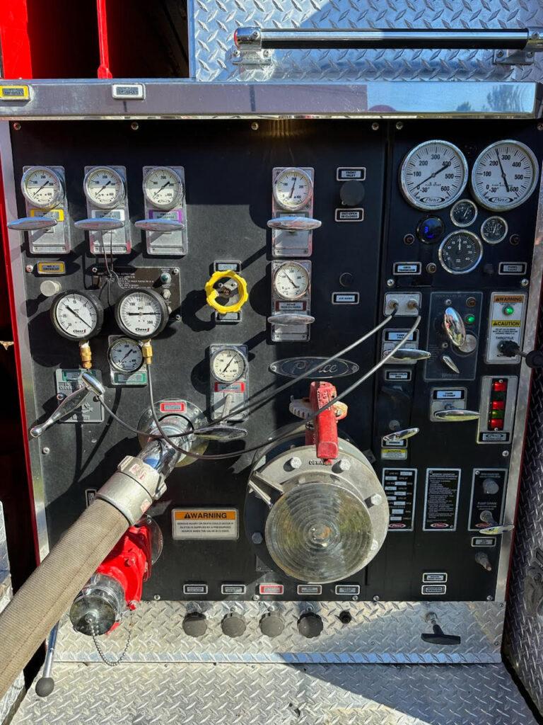 1998 Freightliner / Pierce Aluminum Pumper with a 1500 Gallon Tank - image 19