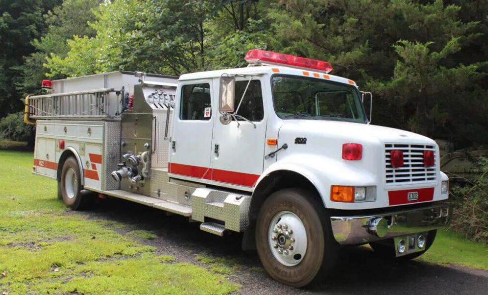 1996 International / KME 1250 GPM Pumper with a 1000 Gallon Poly Tank - image 2