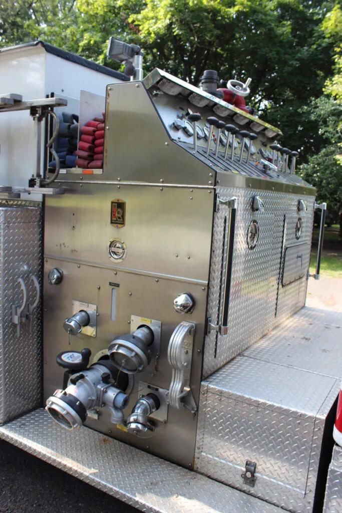 1996 International / KME 1250 GPM Pumper with a 1000 Gallon Poly Tank - image 9
