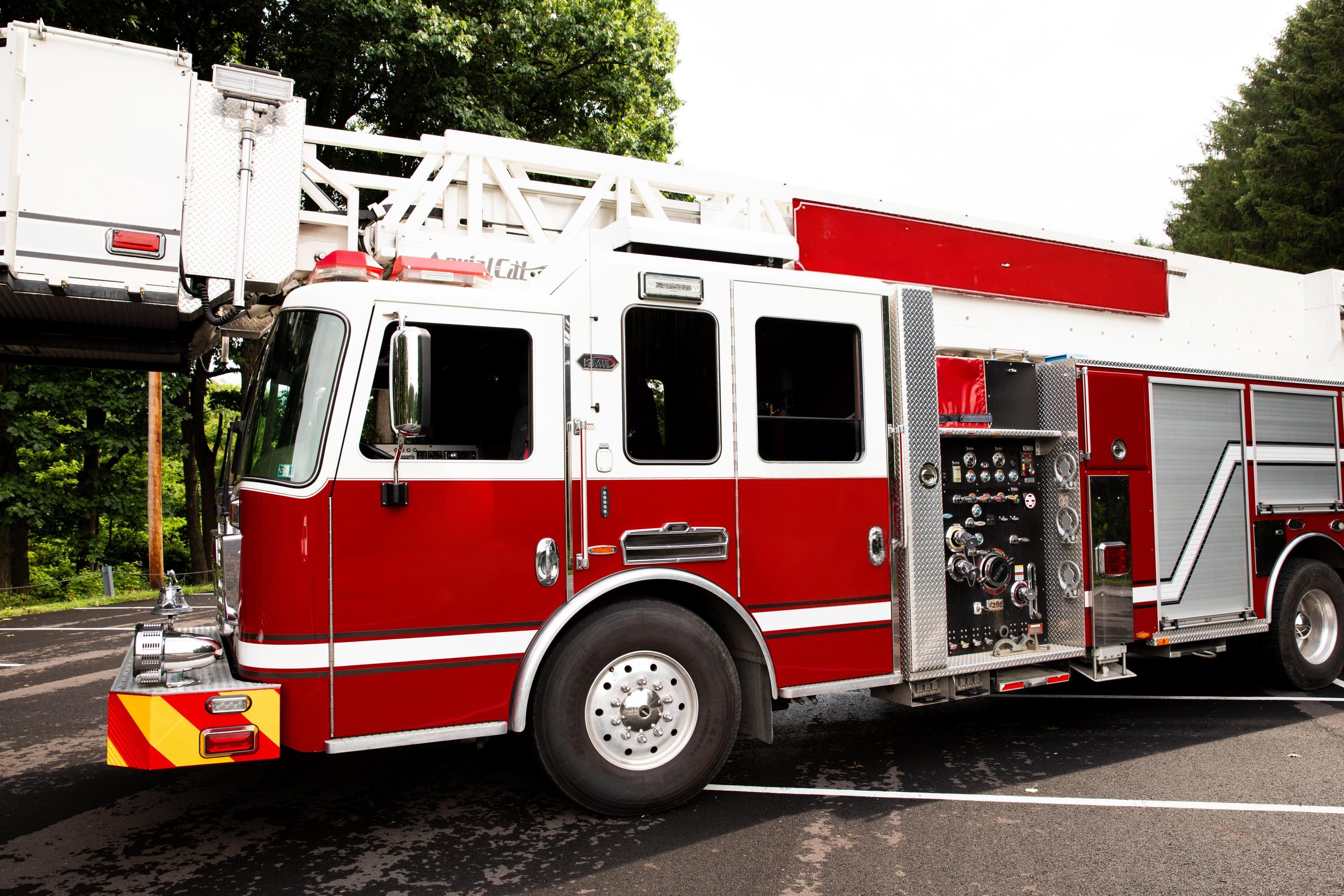 2014 KME Predator 102' Quint - image 11