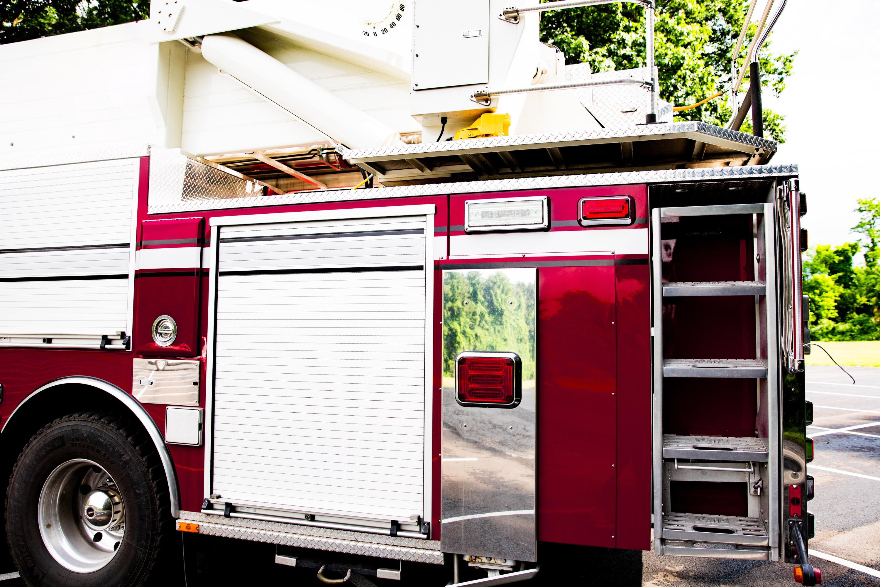2014 KME Predator 102' Quint - image 26
