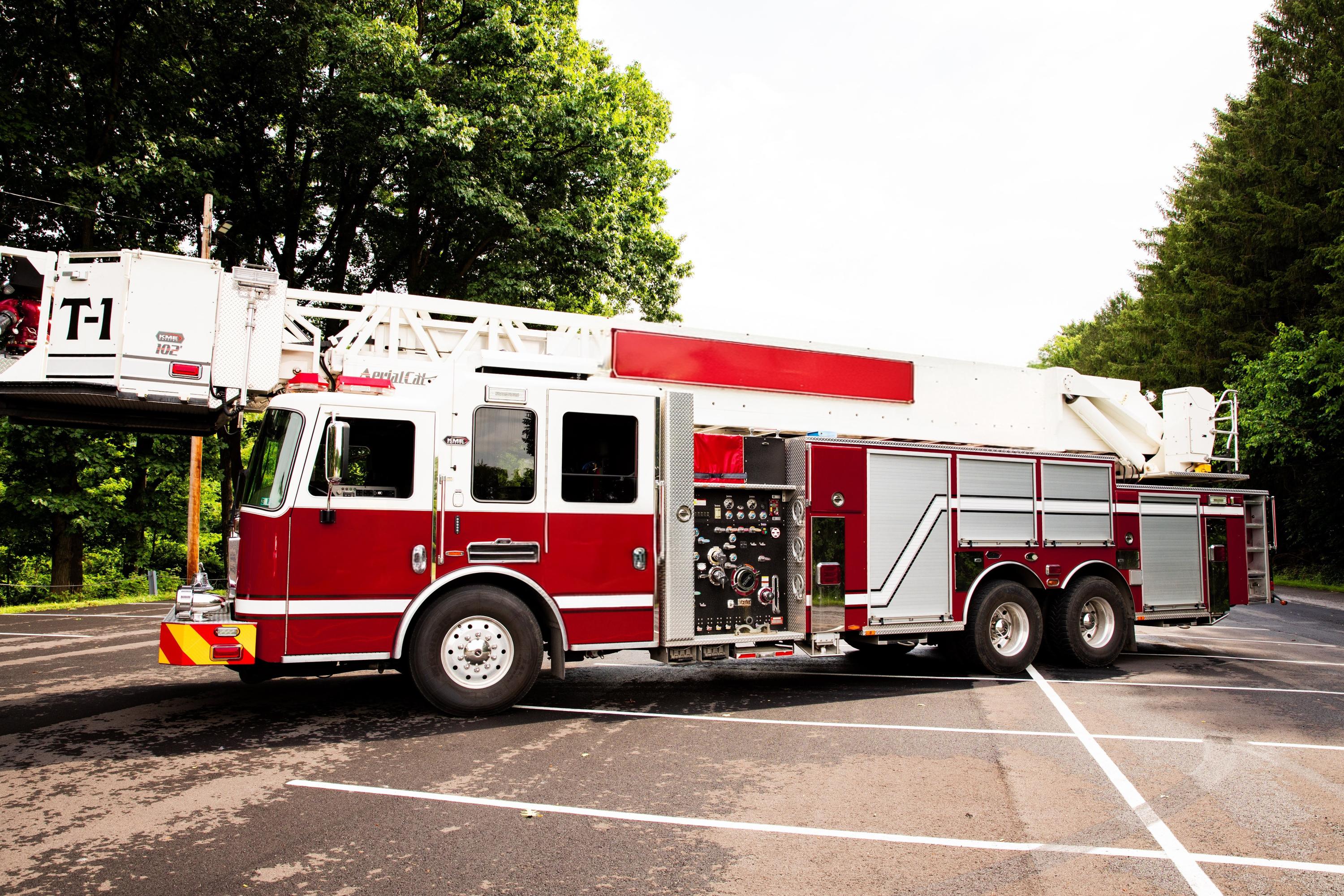 2014 KME Predator 102' Quint - image 1