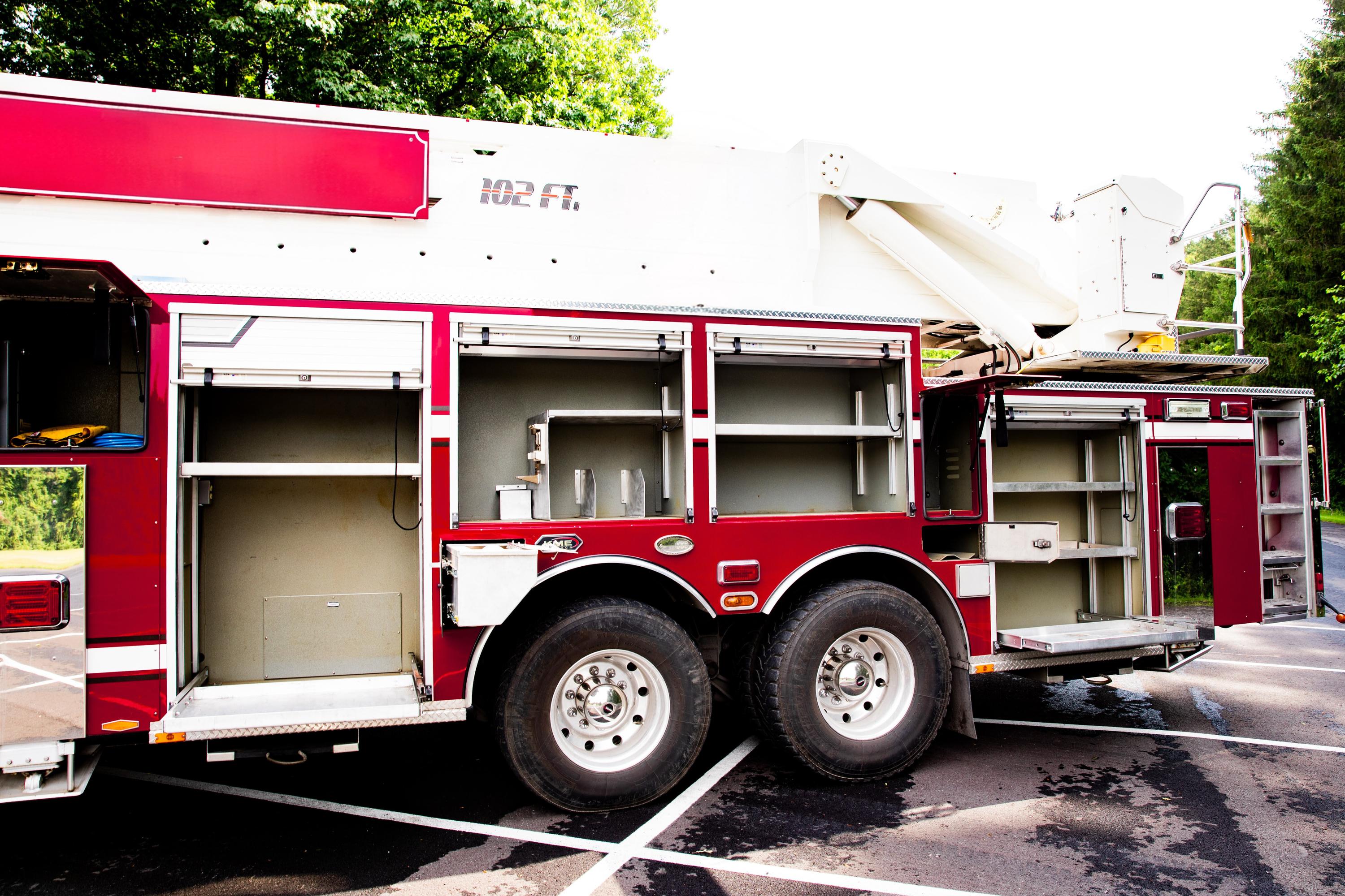 2014 KME Predator 102' Quint - image 27
