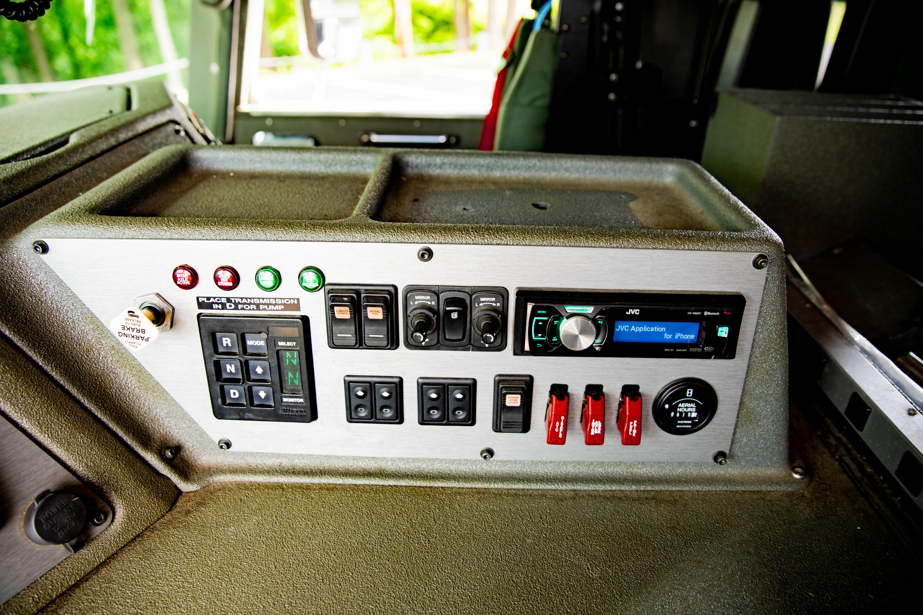 2014 KME Predator 102' Quint - image 56