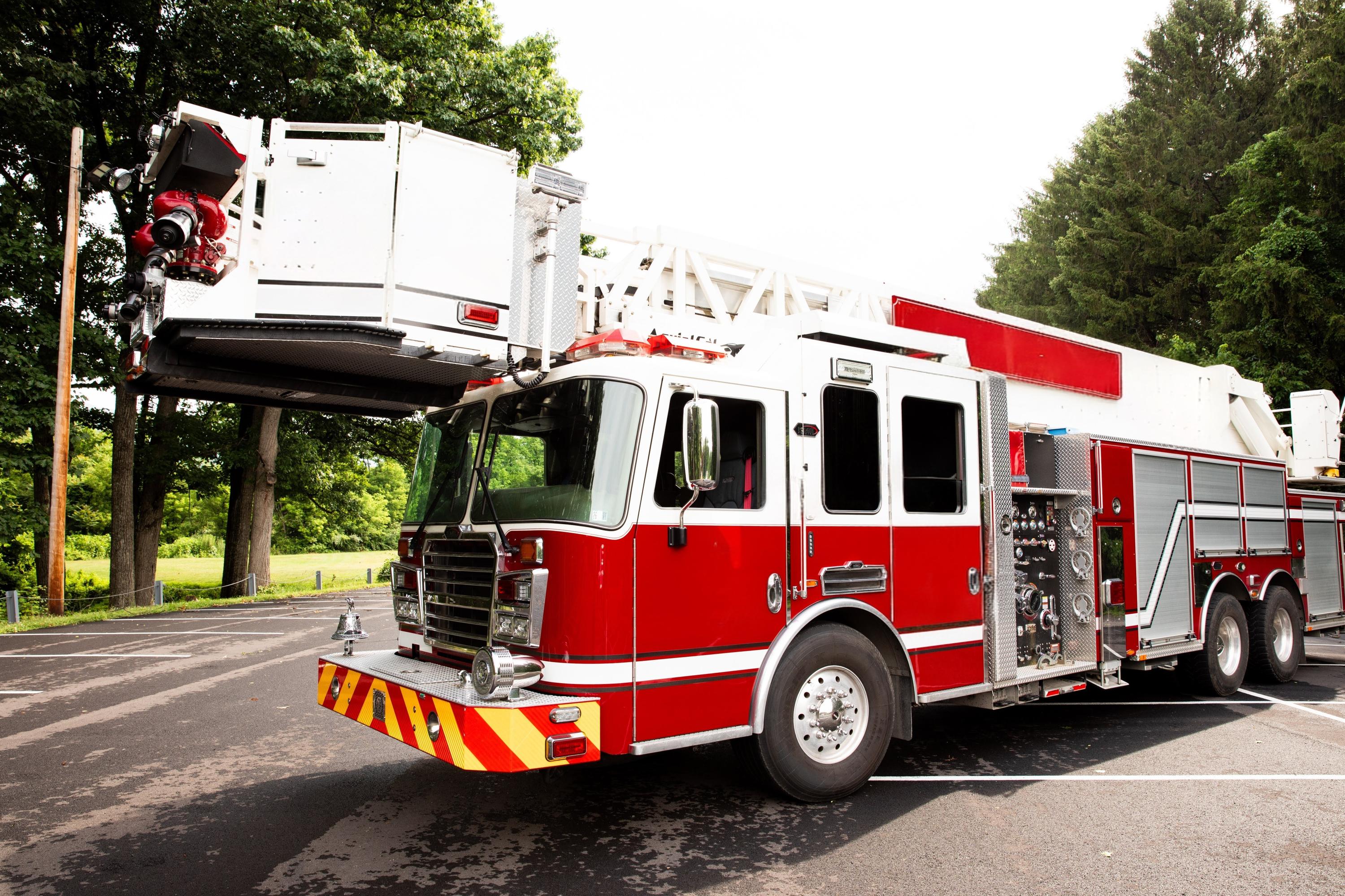 2014 KME Predator 102' Quint - image 14