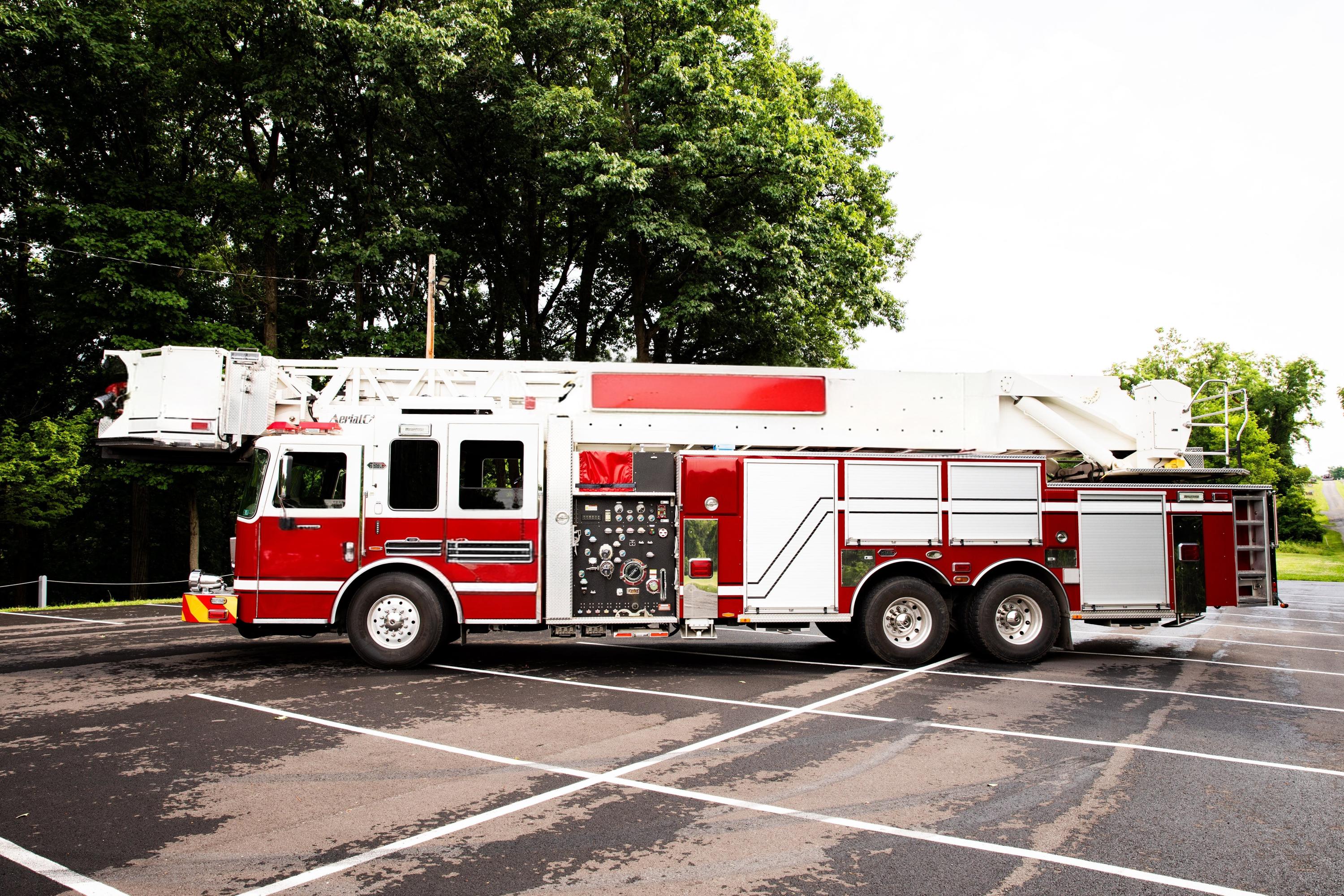 2014 KME Predator 102' Quint - image 9