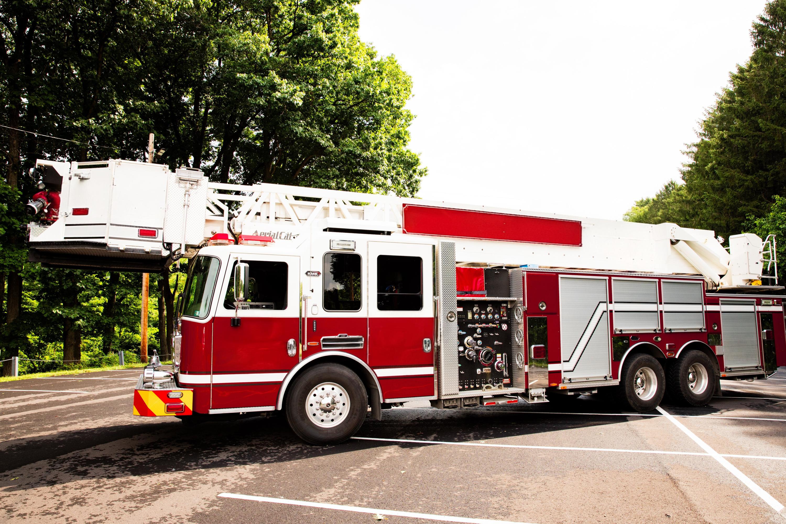 2014 KME Predator 102' Quint - image 8