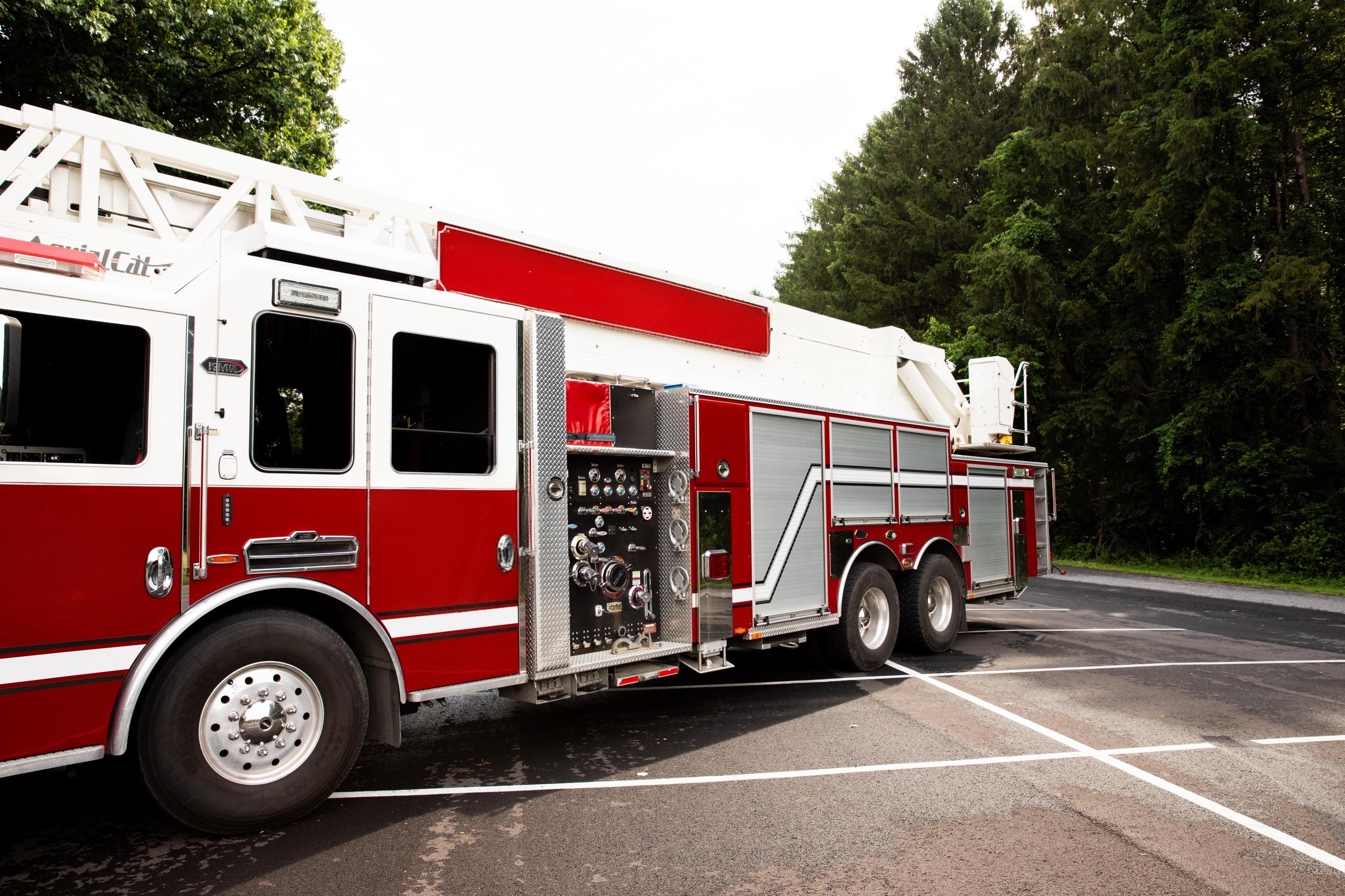 2014 KME Predator 102' Quint - image 17