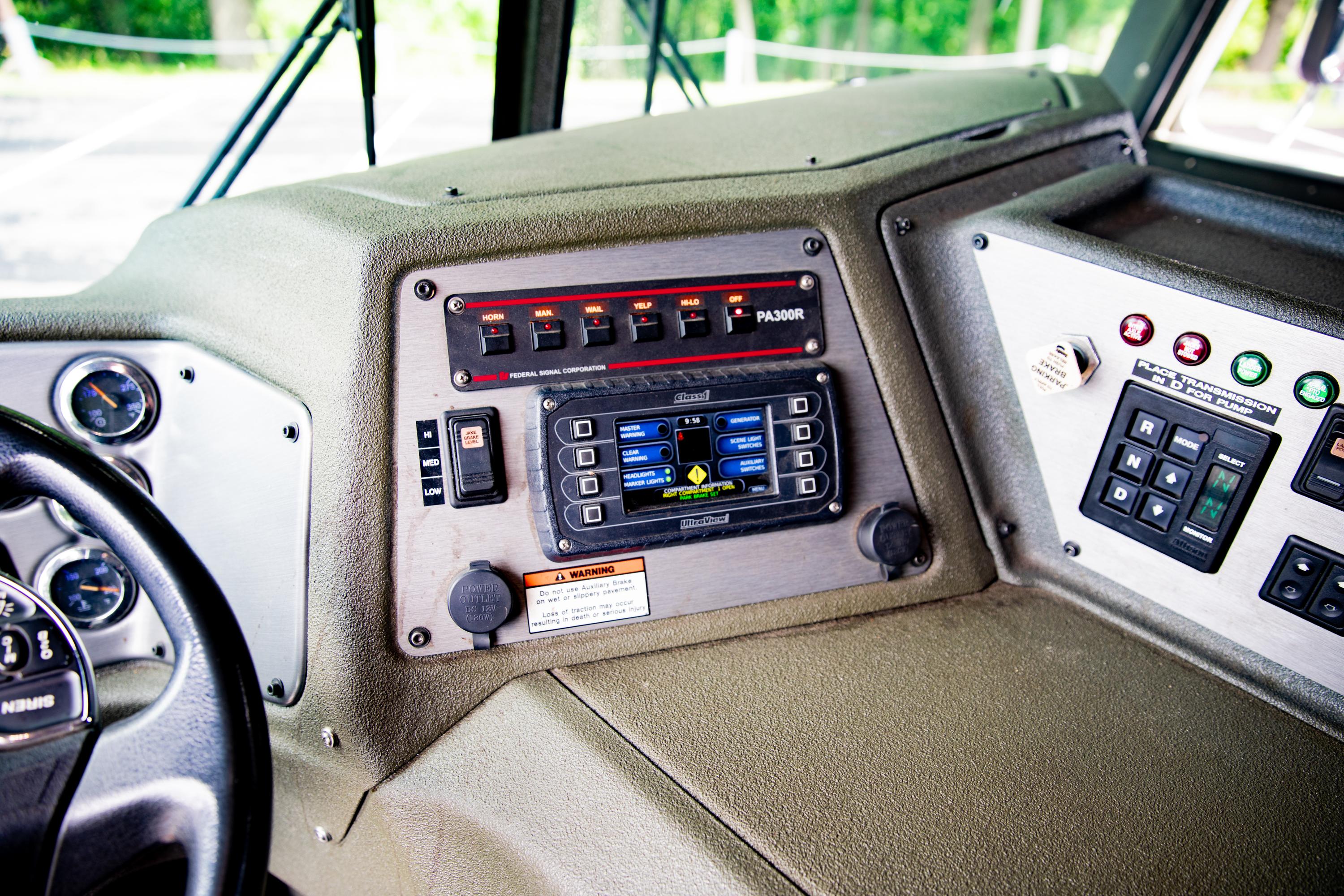 2014 KME Predator 102' Quint - image 57