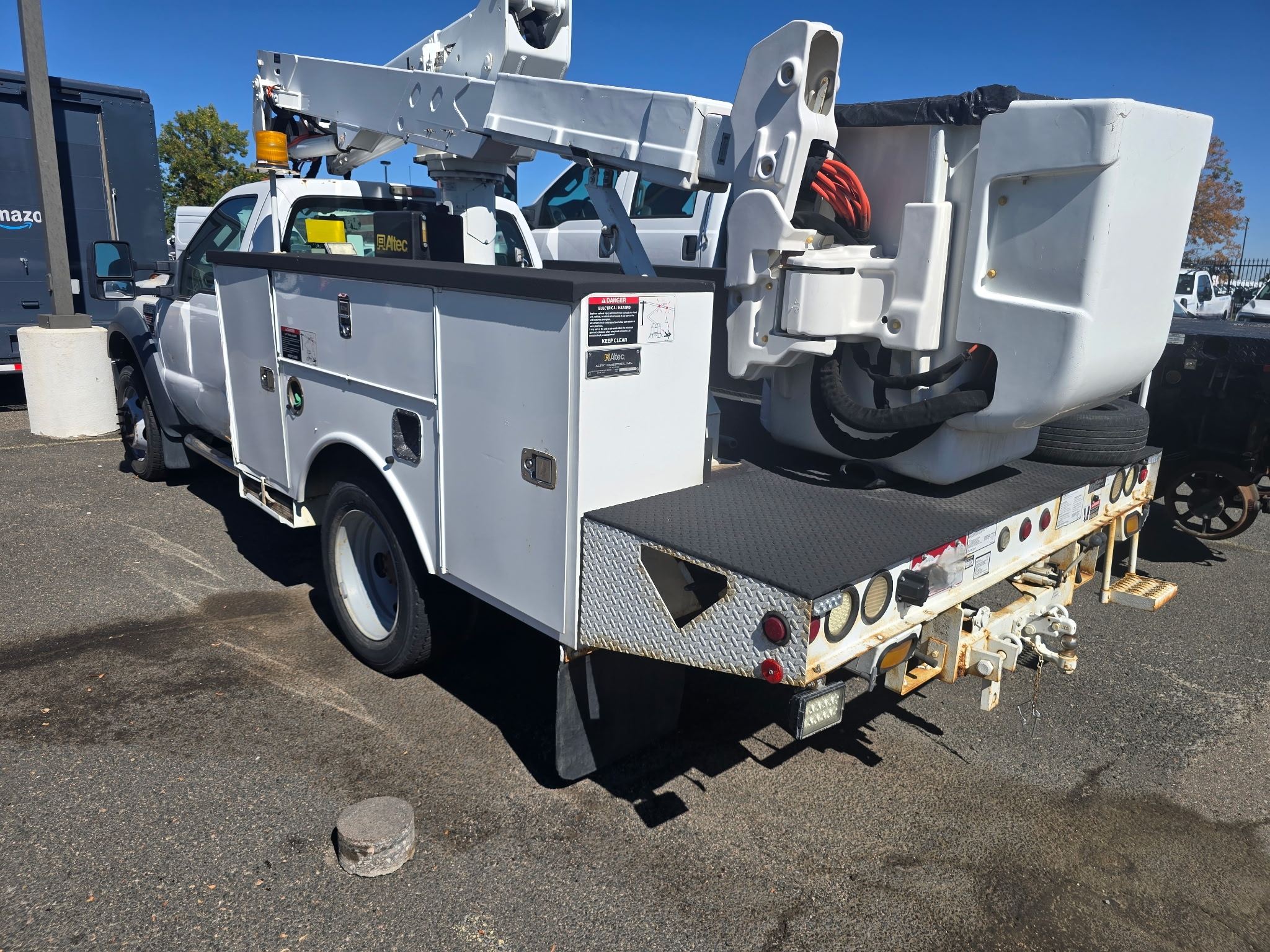 Ford F-550 Bucket Truck - image 5