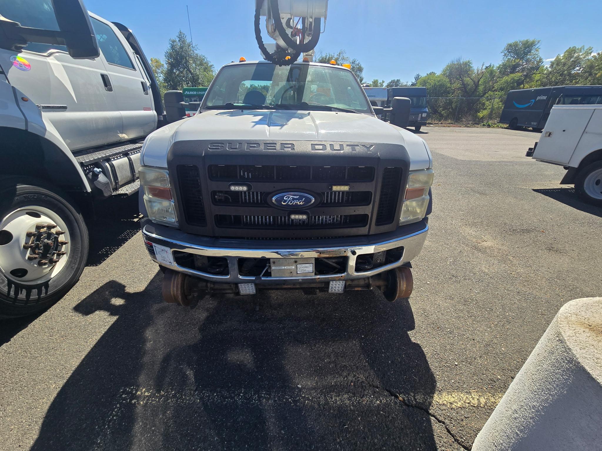 Ford F-550 Bucket Truck - image 3