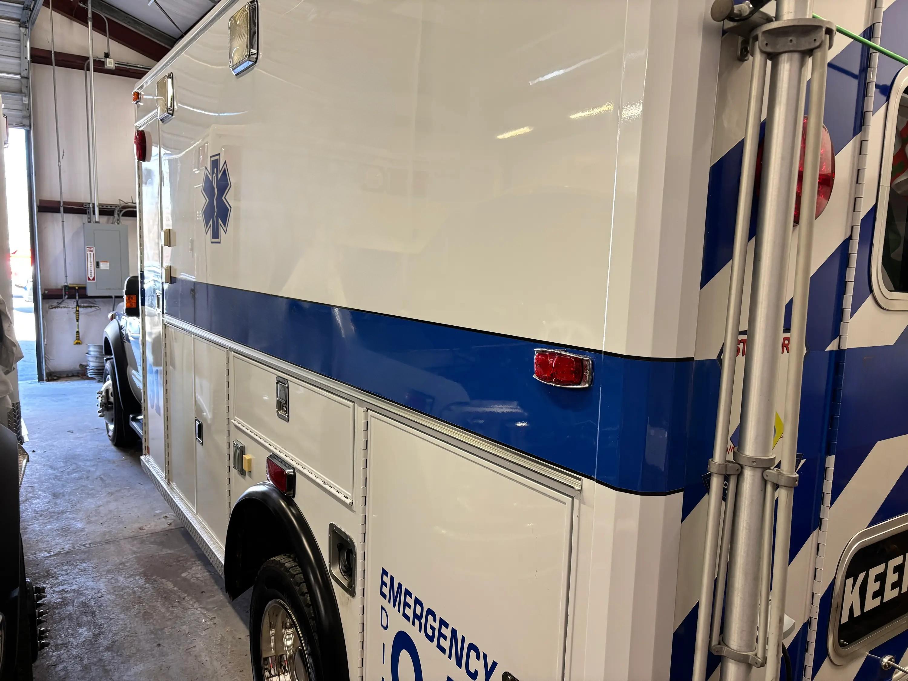 2008 Ford F550 V10 Support Operations Vehicle - image 5