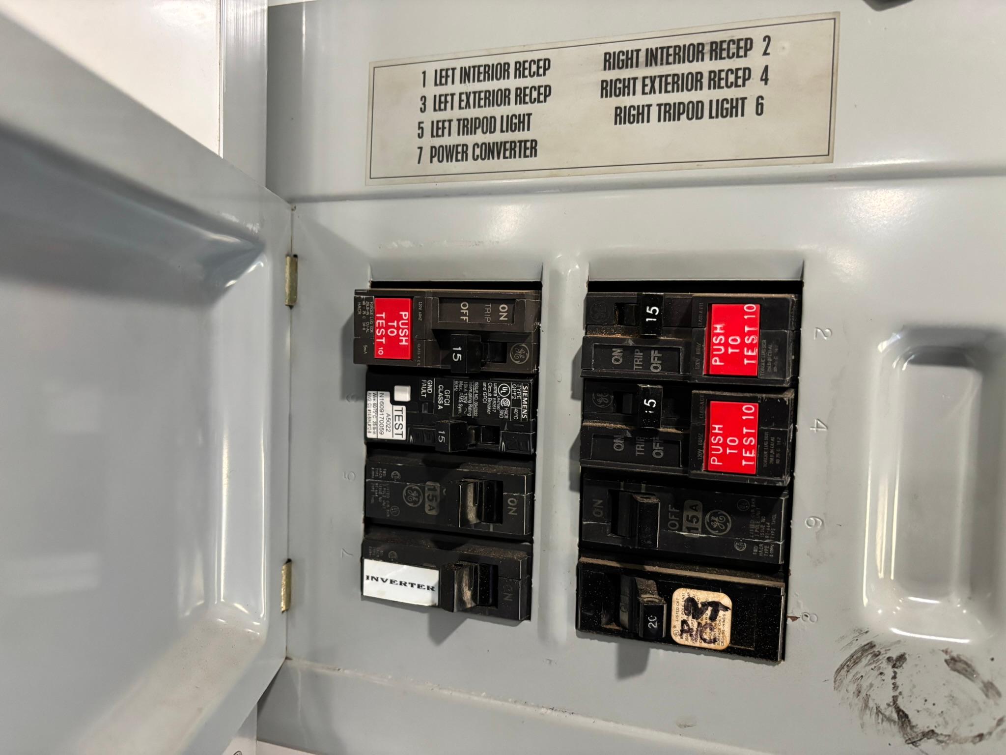 2008 Ford F550 V10 Support Operations Vehicle - image 11