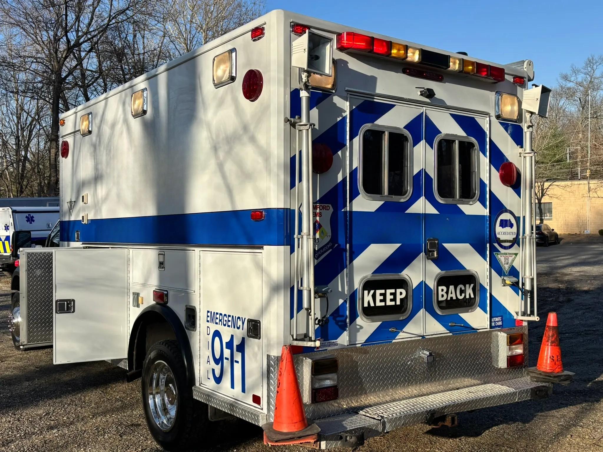 2008 Ford F550 V10 Support Operations Vehicle - image 2
