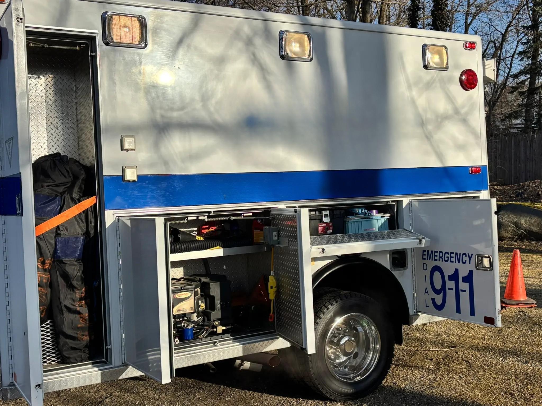 2008 Ford F550 V10 Support Operations Vehicle - image 13