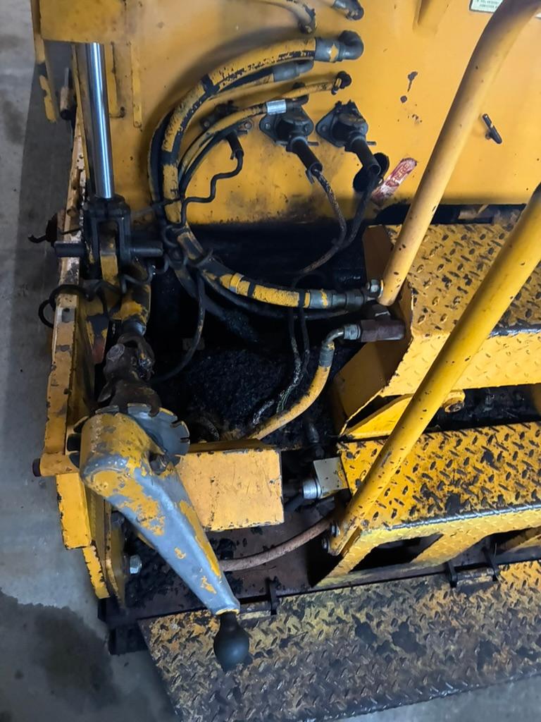 1988 Blaw-Knox PF-150 Asphalt Paver - image 9