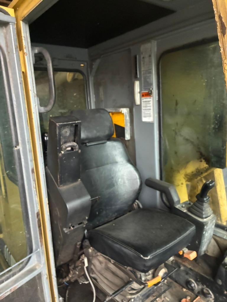 Gradall XL4100 Wheeled Excavator - image 17
