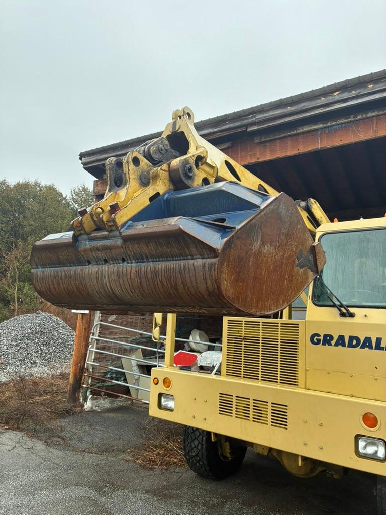 Gradall XL4100 Wheeled Excavator - image 9