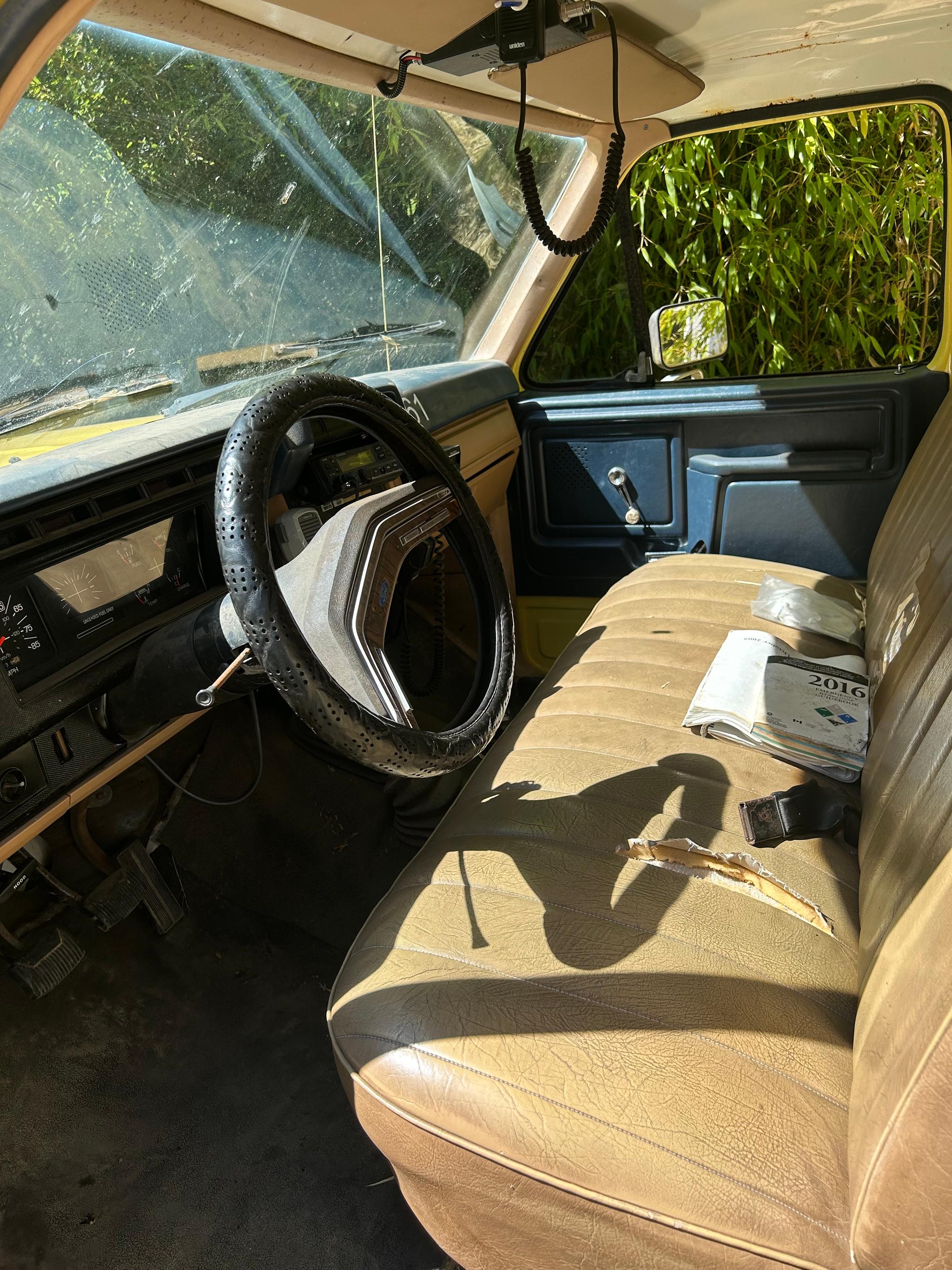 1984 Ford F250 gas, manual trans, brush w/ pump and water tank - image 4