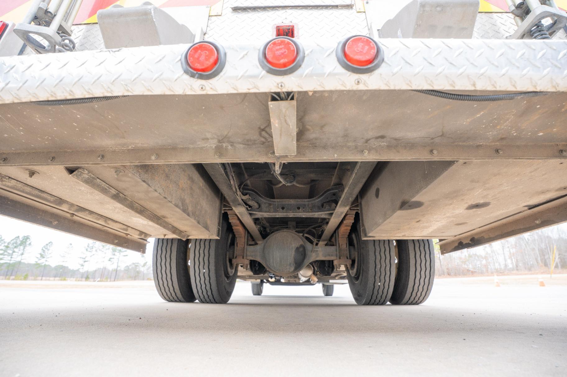 2004 Ford 750 Squad - image 17