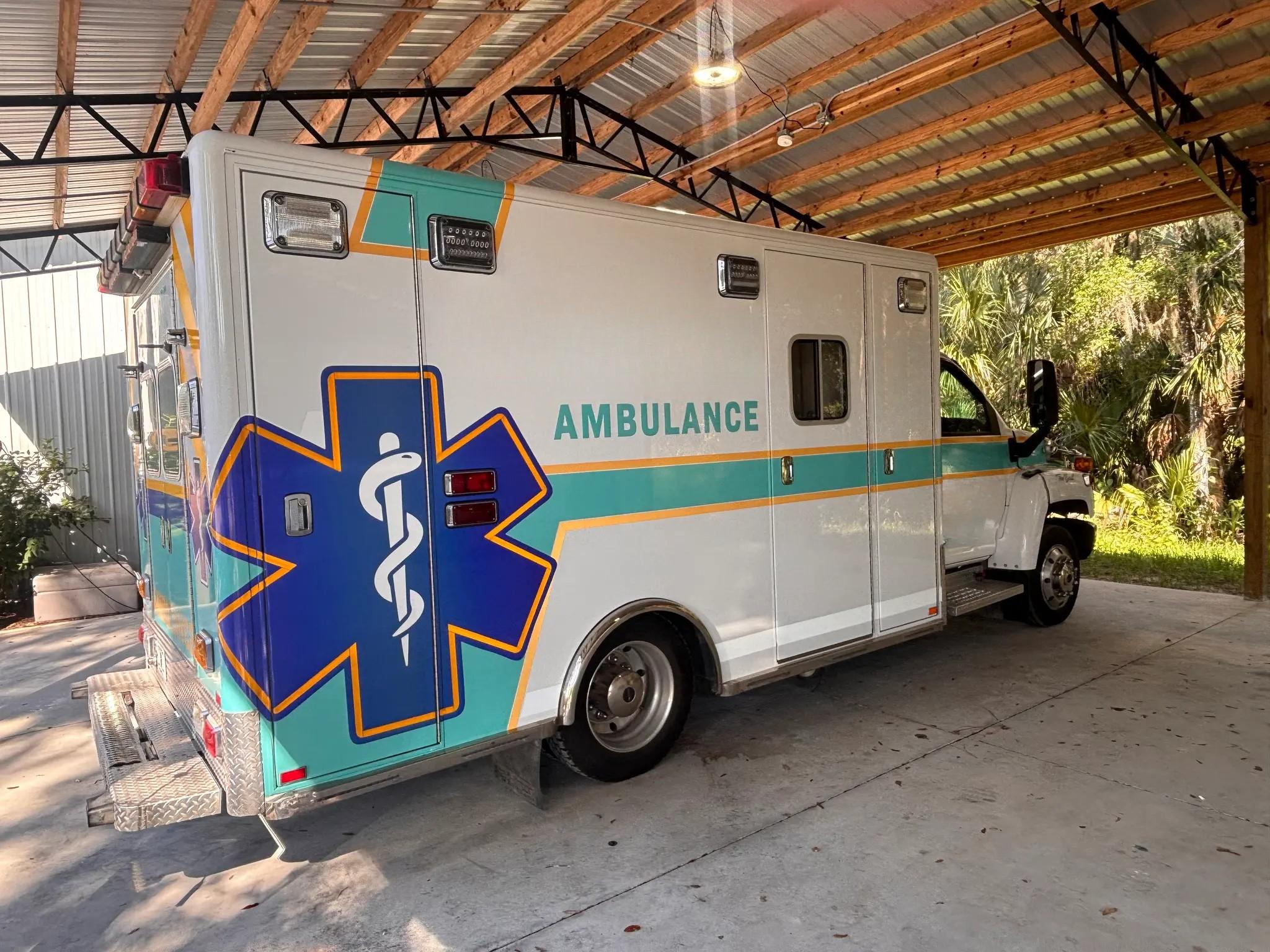 2008 Horton Chevrolet Type I Ambulance - image 4